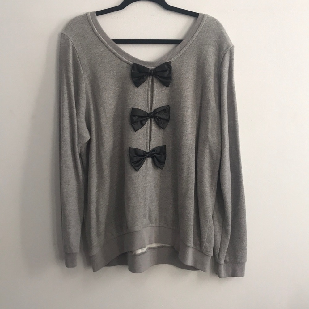 Sweater w/ cute bows in back